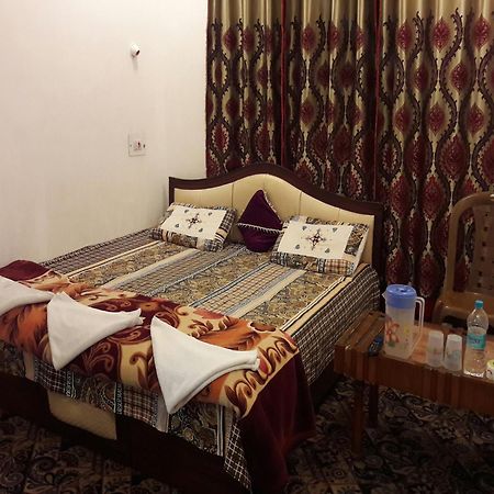 Hotel Fabulous Kashmir Srinagar Exterior foto