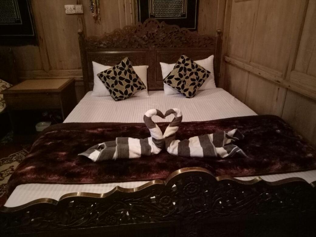 Hotel Fabulous Kashmir Srinagar Exterior foto